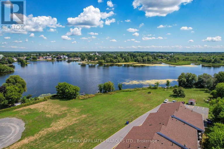 28769103/109-220-kenyon-street-w/alexandria/north-glengarry/ontario/K0C1A0_35