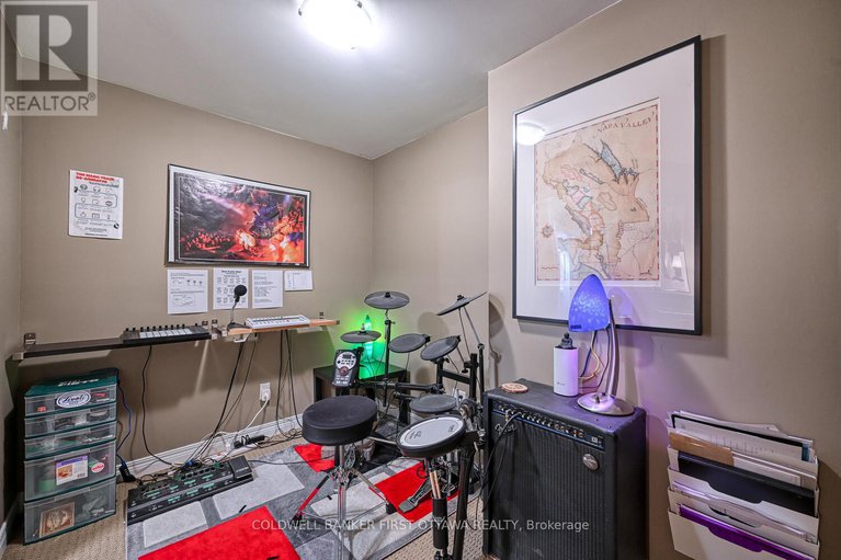 28556106/105-sirocco-crescent/stittsville-north/ottawa/ontario/K2S2C9_32