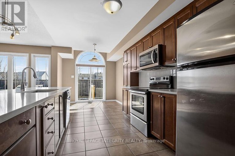 29579806/672-pepperville-crescent-e/emerald-meadowstrailwest/ottawa/ontario/K2M0E4_9