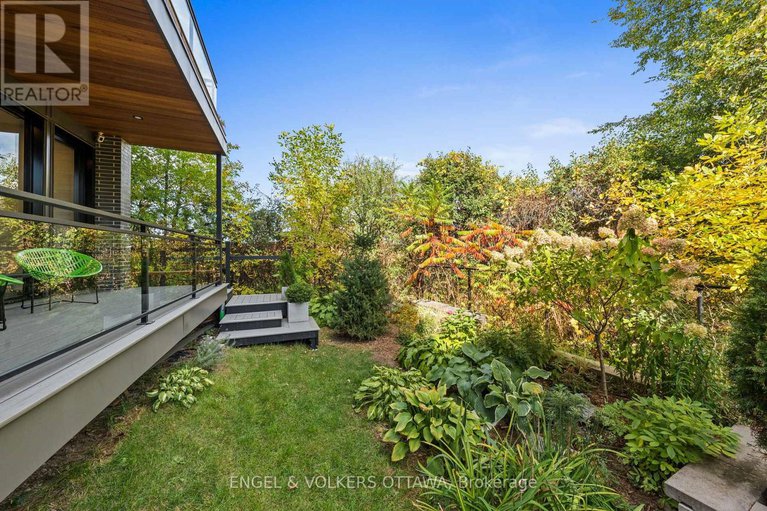 29226736/127-peridot-private/experimental-farm/ottawa/ontario/K2C3M3_40