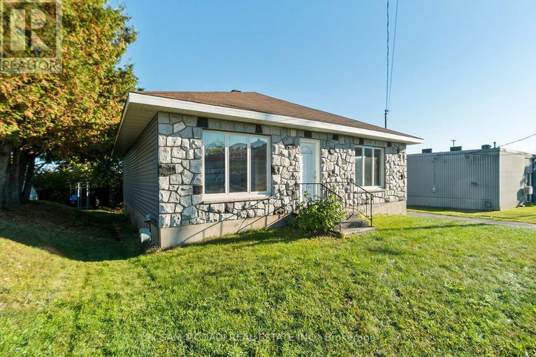 28972979/2709-laurier-street/town-of-rockland/clarence-rockland/ontario/K4K1A3_2