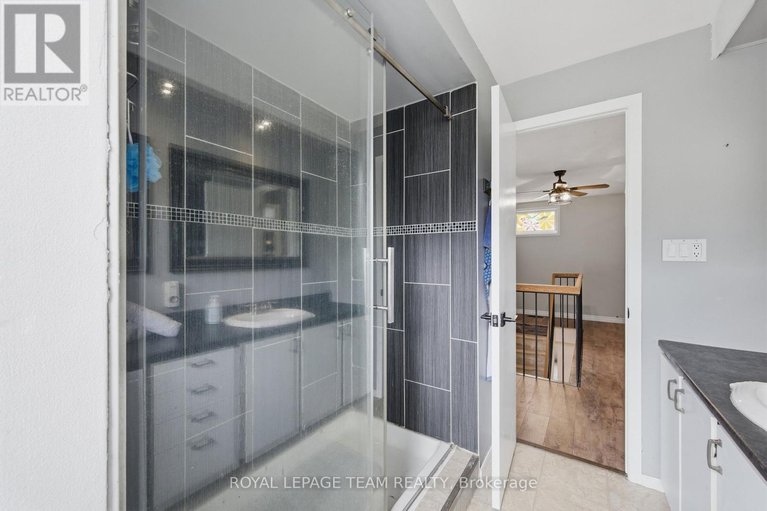 29684354/136-malvern-drive/pheasant-run/ottawa/ontario/K2J2G5_22