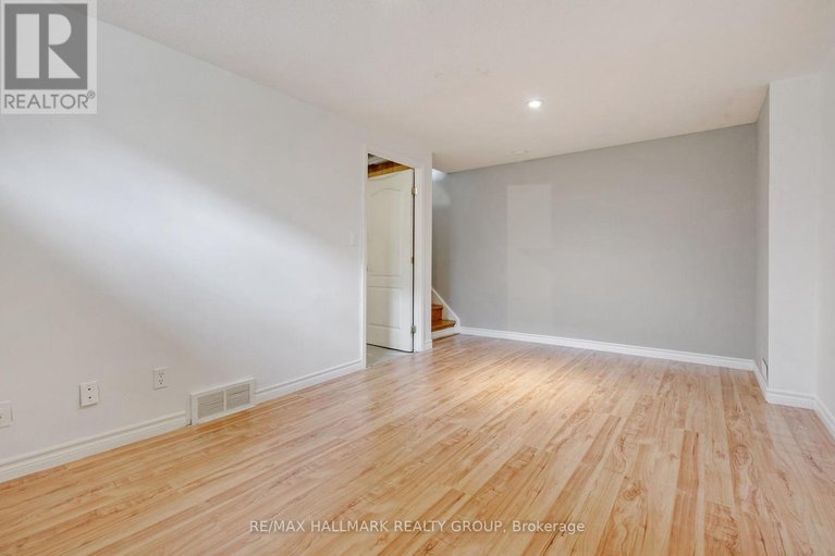 28901437/12f-larkshire-lane/pheasant-run/ottawa/ontario/K2J1Y6_23