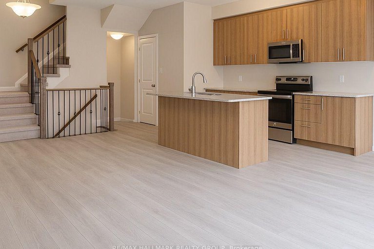 28933930/348-raheen-court-ottawa-circuit/half-moon-bay/ottawa/ontario/K2C3H2_12