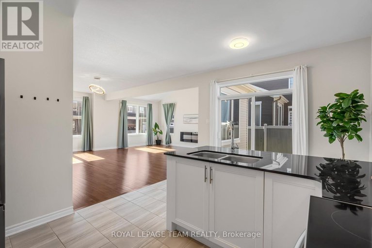 28943826/743-vennecy-terrace/orleans-village/ottawa/ontario/K1W0M8_13