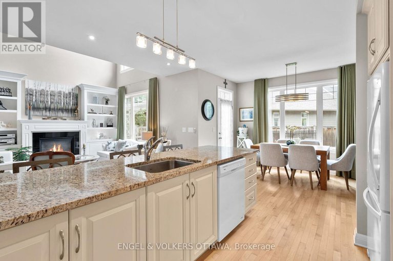 28925746/27-esquimault-avenue/bruce-farmgraham-parkqualicumbellands/ottawa/ontario/K2H6Z4_15
