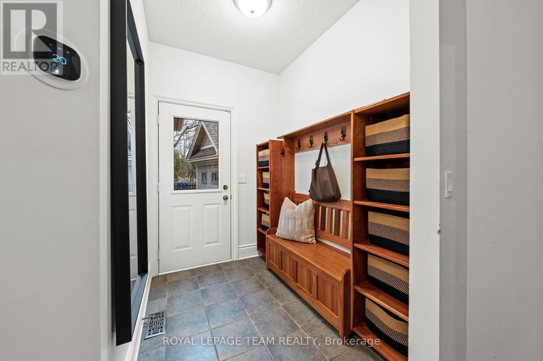 28461194/17-craigmohr-court/craig-henrywoodvale/ottawa/ontario/K2G4P9_20