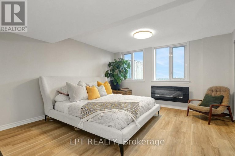 28725974/ph3-18-nepean-street/ottawa-centre/ottawa/ontario/K2P2L2_19