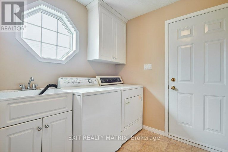 29619267/4717-mcneely-road/sarsfieldbearbrook/ottawa/ontario/K4B0J2_16