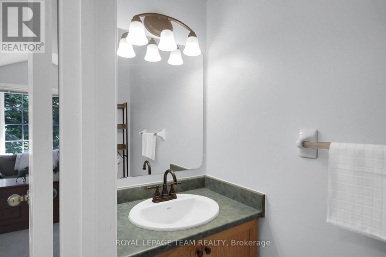 28617518/16-riverbank-court/stittsville-central/ottawa/ontario/K2S1V7_16