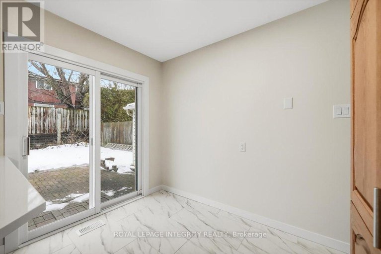 29214221/809-vinette-crescent/chatelaine-village/ottawa/ontario/K1E1X1_15