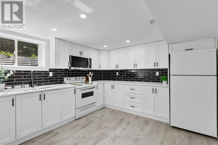 28675419/1035-connery-avenue/elmvale-acresurbandale/ottawa/ontario/K1G2N9_30