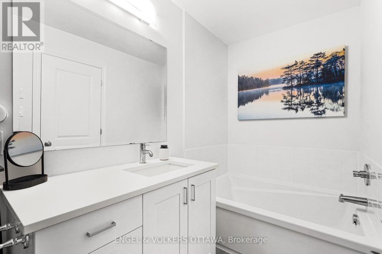 29589198/740-miikana-road/blossom-parkkemp-parkfindlay-creek/ottawa/ontario/K1X0H6_29