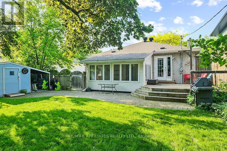 28329411/312-mountbatten-avenue/alta-vistafaircrest-heights/ottawa/ontario/K1H5W3_32