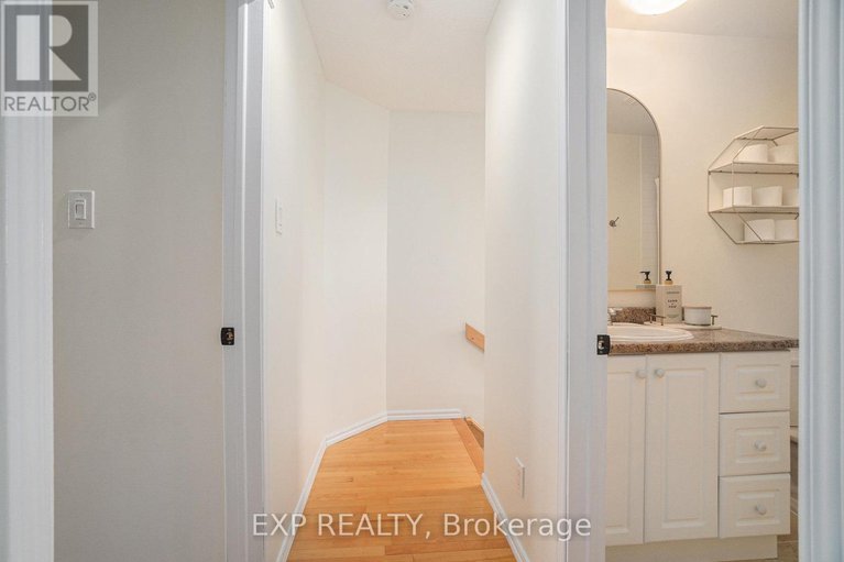 28430492/5-benlark-road/on-the-green/ottawa/ontario/K2J2L5_22