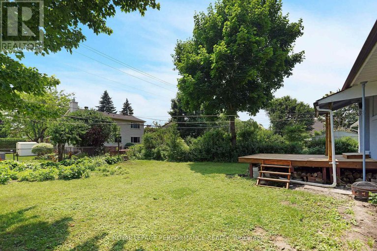 28555292/10-argue-drive/borden-farmstewart-farmcarleton-heightsparkwood-hills/ottawa/ontario/K2E6S1_35