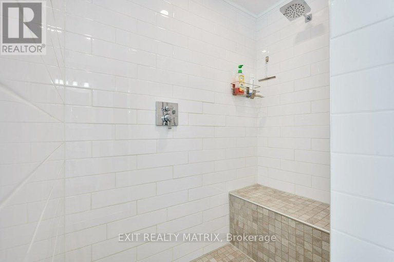 28473522/842-apple-lane/cumberland-ridge/ottawa/ontario/K4C1C1_17
