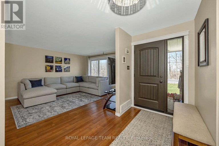 29660167/1923-joanisse-road/clarencerockland-twp/clarence-rockland/ontario/K0A2A0_4