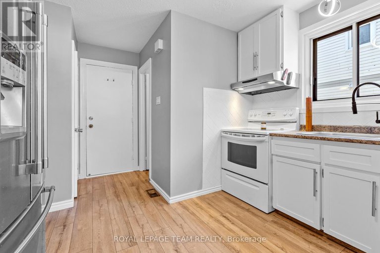 29675105/25-grady-crescent/sheahan-estatestrend-village/ottawa/ontario/K2H5S2_13