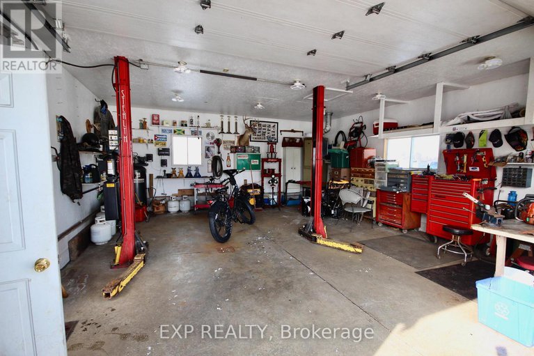 29422752/1059-flynn-avenue/kinburn/ottawa/ontario/K7S3G7_17