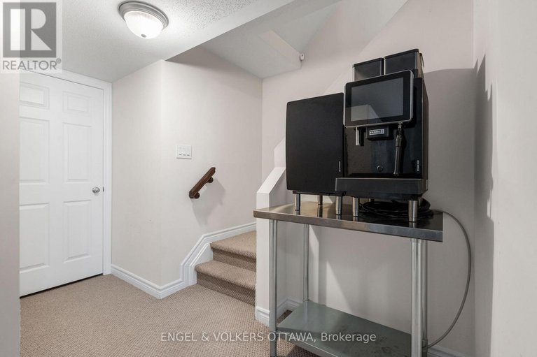 28731847/541-langelier-avenue/mer-bleuebradley-estatesanderson-park/ottawa/ontario/K1W0E7_30