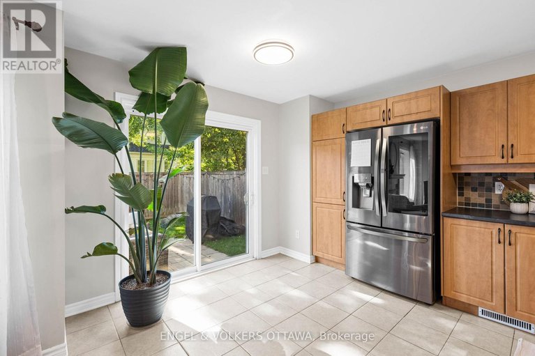 28873789/416-vendevale-avenue/stittsville-north/ottawa/ontario/K2S0M6_15