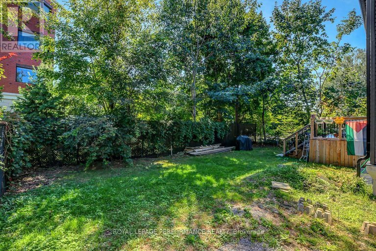 28800613/68-prince-albert-street/overbrookcastle-heights/ottawa/ontario/K1K2A1_38