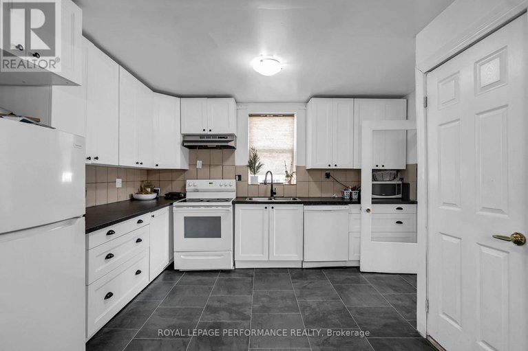28536713/149-dominion-street-s/alexandria/north-glengarry/ontario/K0C1A0_11