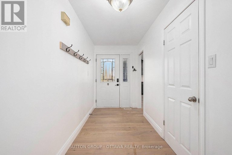 29047686/1218-upton-road/manotick-south-to-roger-stevens/ottawa/ontario/K4M1B3_14