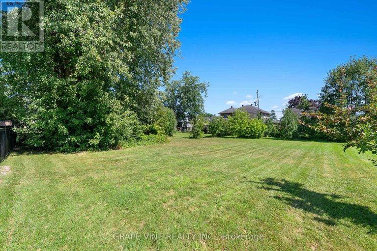29295931/1108a-falaise-road/borden-farmstewart-farmcarleton-heightsparkwood-hills/ottawa/ontario/K2E6R2_42