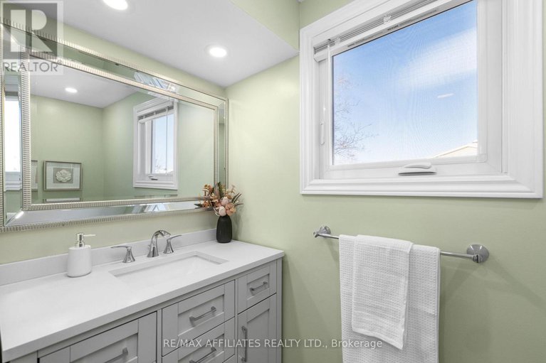 29175531/910-borland-drive/chatelaine-village/ottawa/ontario/K1E1X6_33