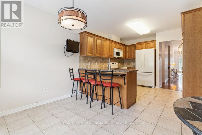 28546578/131-arrowwood-drive/stittsville-south/ottawa/ontario/K2S2G3_20