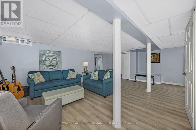 29305647/1310-prestone-drive/bilberry-creekqueenswood-heights/ottawa/ontario/K1E2Z6_35