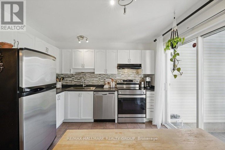 28376858/2083-sacramento-drive/fallingbrookgardenway-south/ottawa/ontario/K4A3L2_10
