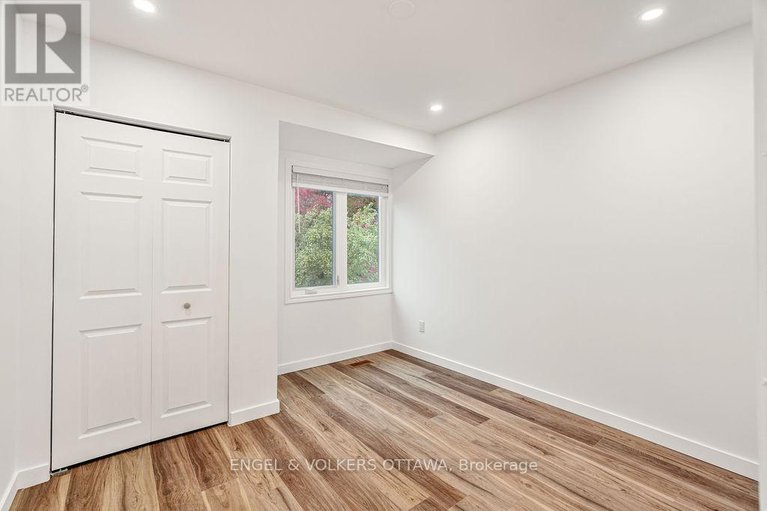 28918129/12-bayside-private/mooneys-bayriverside-park/ottawa/ontario/K1V9R3_29