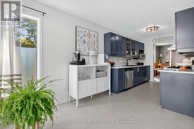 28882622/2001-dunollie-crescent/morgans-grantsouth-march/ottawa/ontario/K2W1H5_15
