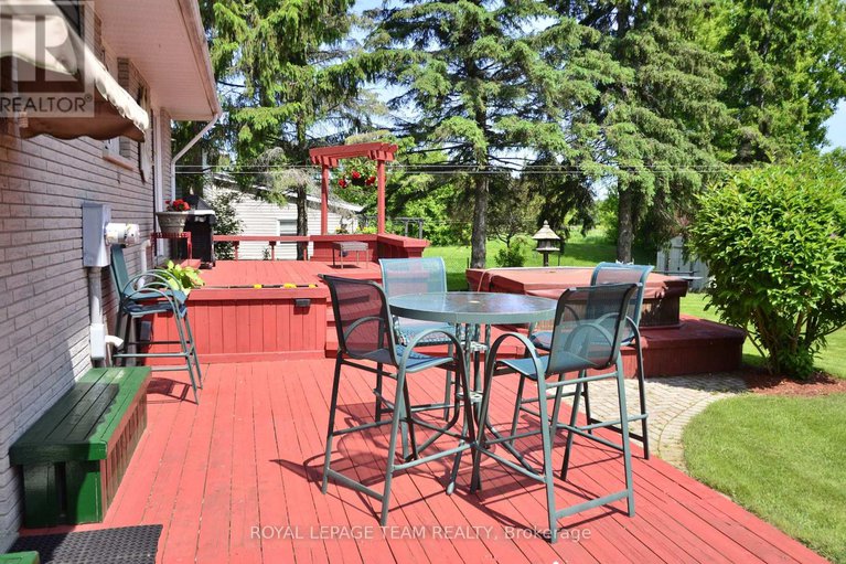 29105315/4951-hwy-31-bank-street-n/south-dundas-williamsburgh-twp/south-dundas/ontario/K0C2H0_31