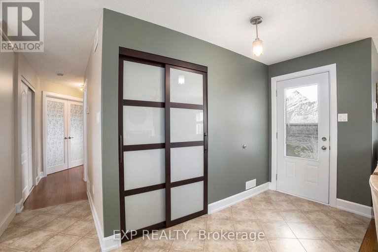 28990239/2003-farisita-drive/vars-village/ottawa/ontario/K0A3H0_4