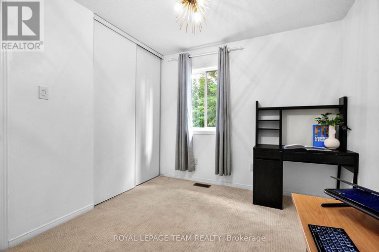 28812426/2122-saunders-avenue/woodroffe/ottawa/ontario/K2A4C7_31