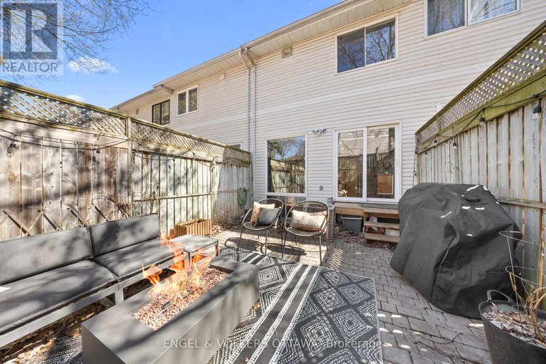 29670402/9-festive-private/central-park/ottawa/ontario/K2C4A1_34