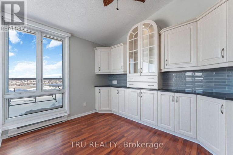 29361379/ph4-158a-mcarthur-avenue/vanier/ottawa/ontario/K1L7E7_10