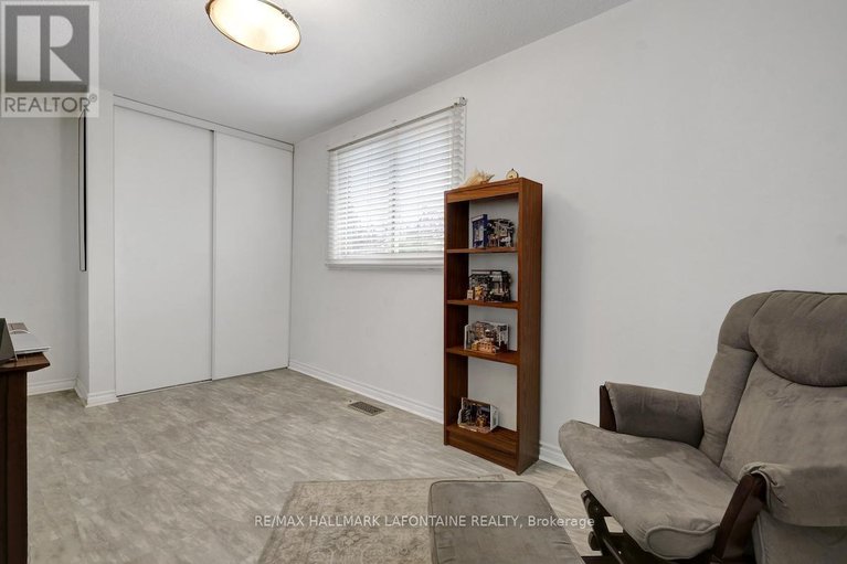 29444353/2443-ogilvie-road/beacon-hill-north/ottawa/ontario/K1J7N3_45