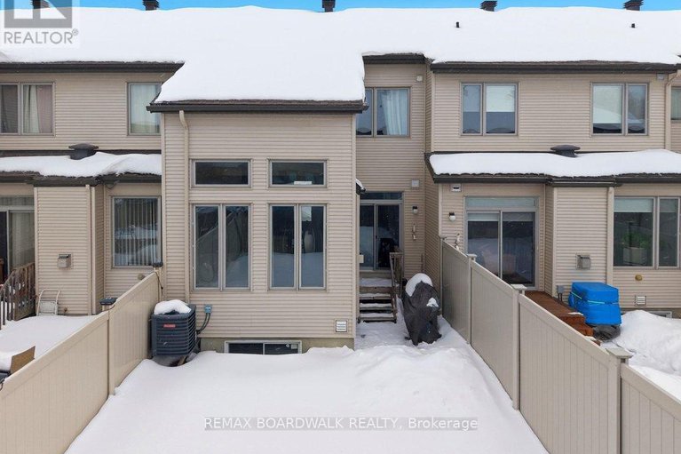 29343898/306-rainrock-crescent/mer-bleuebradley-estatesanderson-park/ottawa/ontario/K1W0J8_30