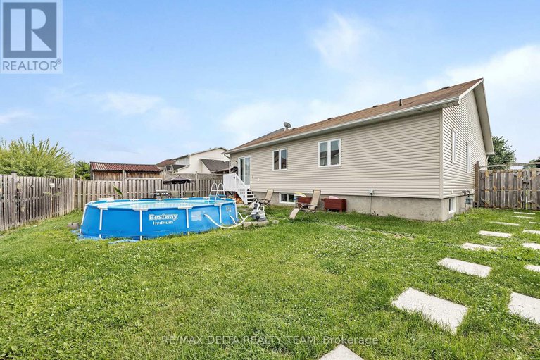 28595130/400-centenaire-street/embrun/russell/ontario/K0A1W0_36