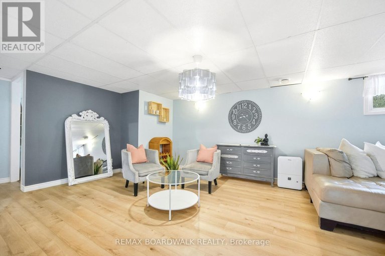 29538006/121-stamford-drive/drummond-n-elmsley-drummond-twp/drummondnorth-elmsley/ontario/K7H3C1_19