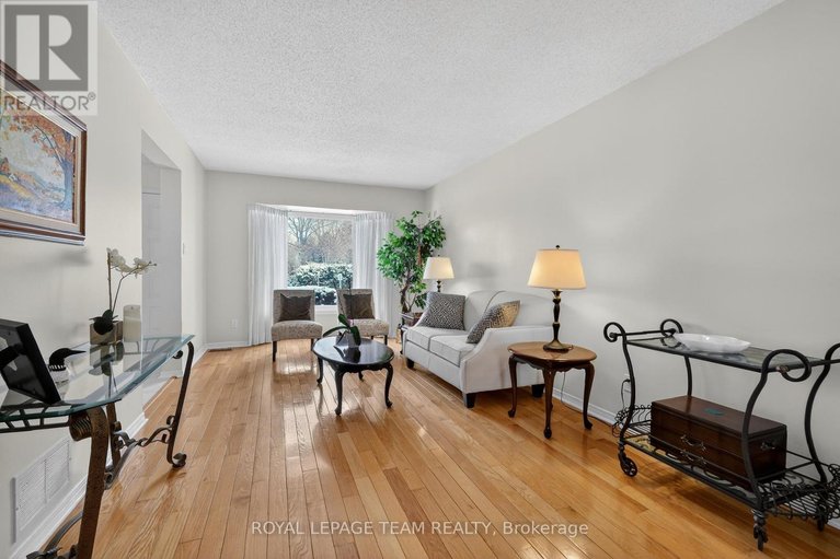 29501810/318-liard-street/stittsville-south/ottawa/ontario/K2S1J8_7