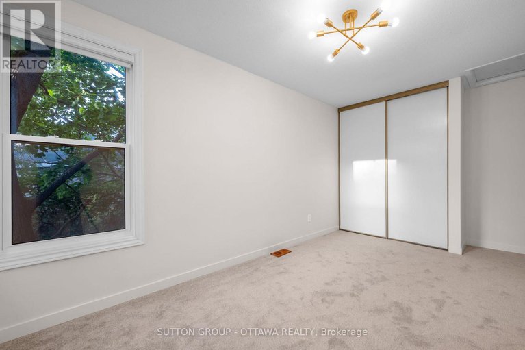 28982502/1-marielle-court/fairfield-heights/ottawa/ontario/K2B8P3_18