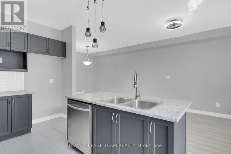 28243617/605-lauraleaf-crescent/half-moon-bay/ottawa/ontario/K2J6G7_17