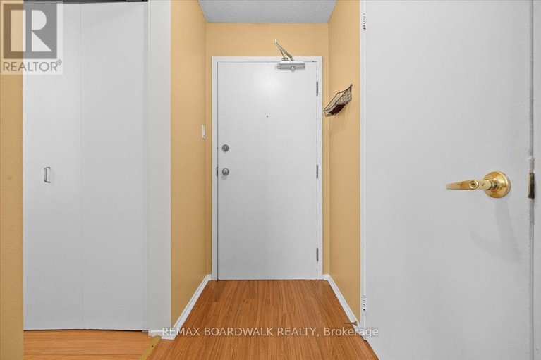 29620279/412-250-brittany-drive/viscount-alexander-park/ottawa/ontario/K1K4M1_2