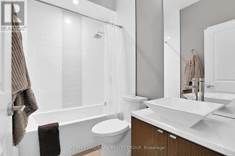 29070329/68g-stonehurst-avenue/mechanicsville/ottawa/ontario/K1Y1R5_29